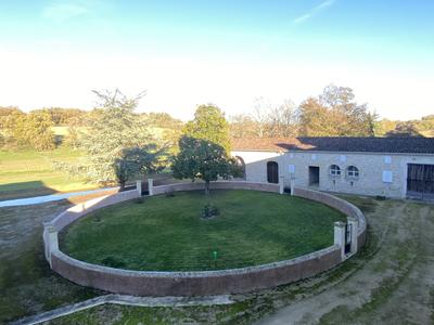 Maison - 400 m² - 12 pièces