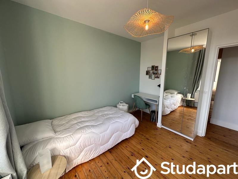 Chambre - 11 m² - 1 pièce