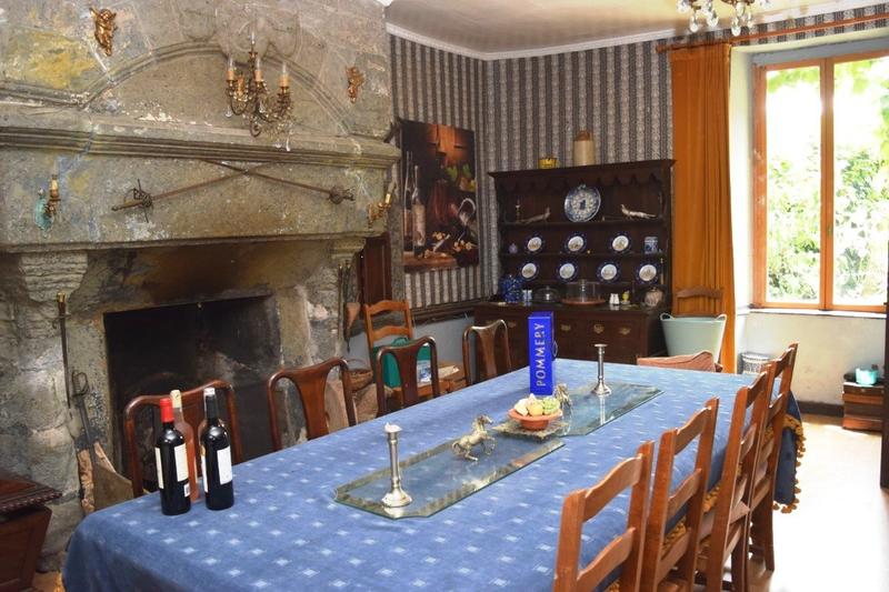 Maison - 240 m² - 8 pièces