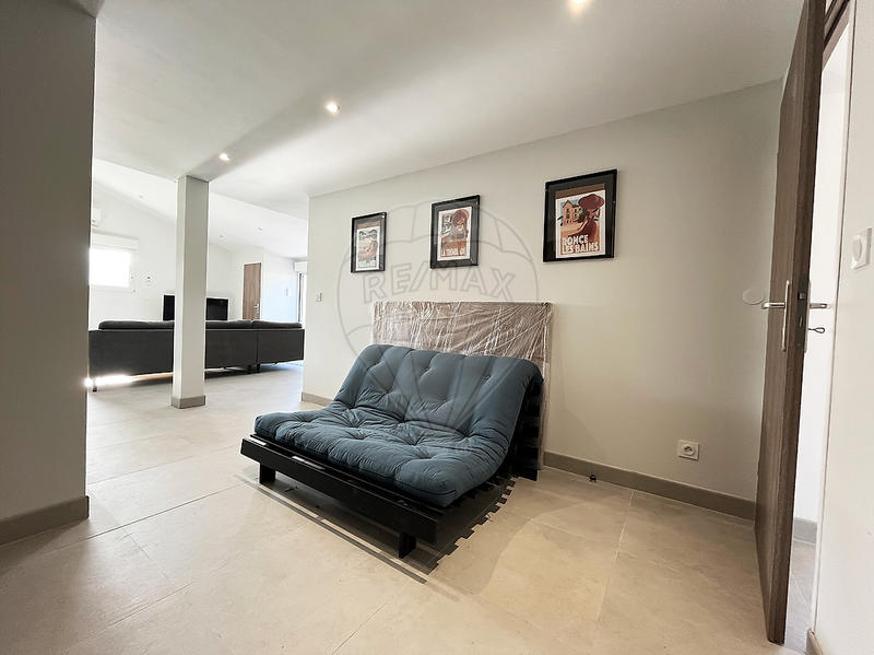 Maison - 207 m² - 8 pièces