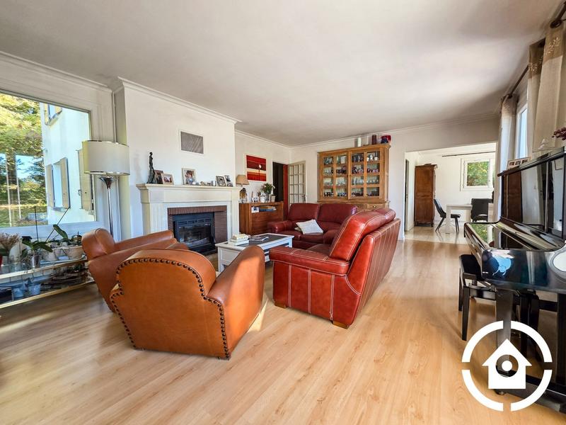 Maison - 212 m² - 8 pièces