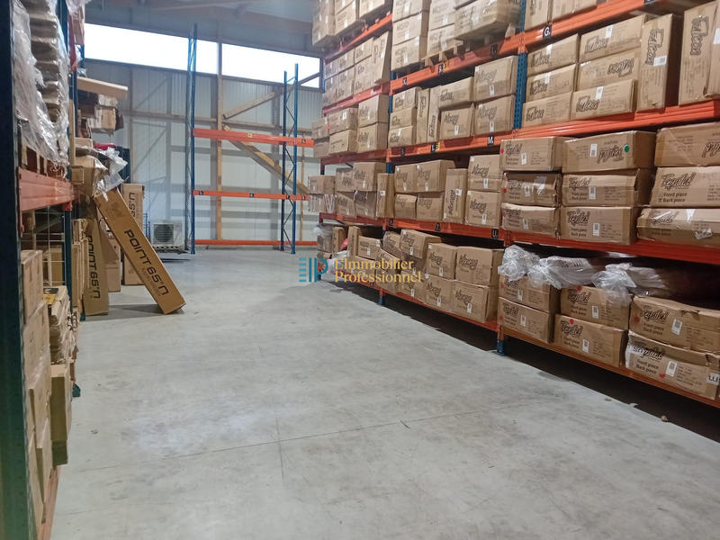 Local d'activités - 1 360 m²