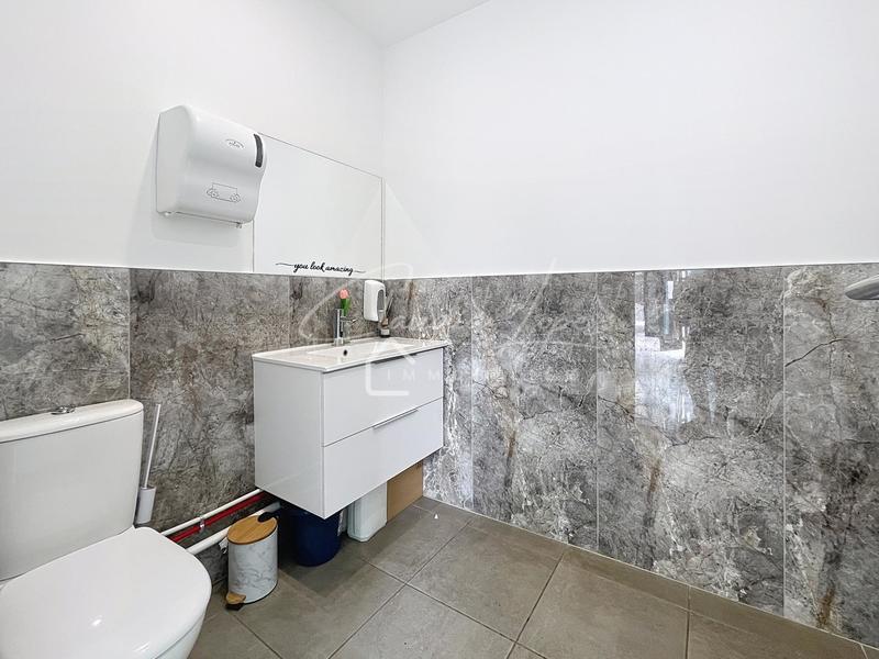 Local commercial - 80 m² - 1 pièce