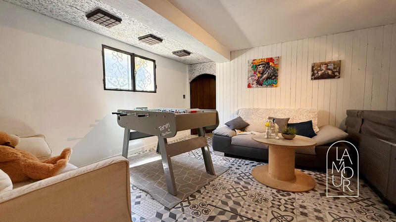 Maison traditionnelle - 193 m² - 9 pièces