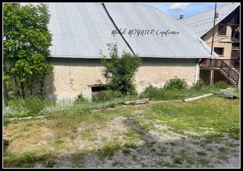 Terrain constructible - 744 m²