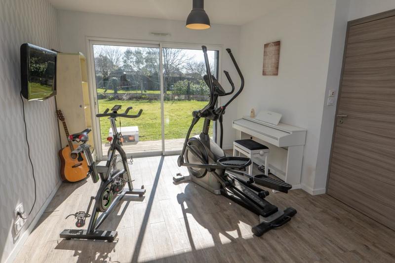 Maison - 250 m² - 8 pièces