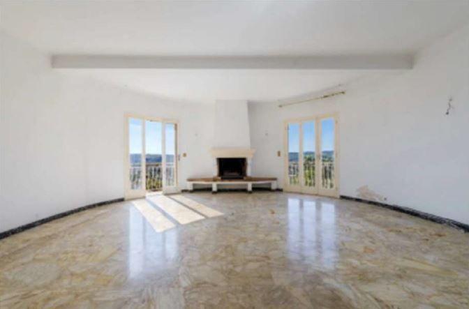 Maison - 330 m² - 8 pièces