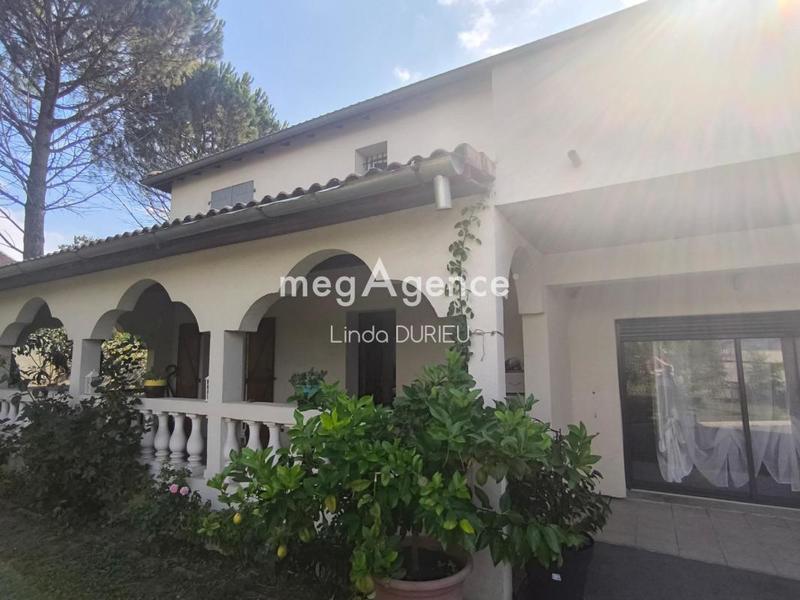 Maison traditionnelle - 180 m² - 7 pièces