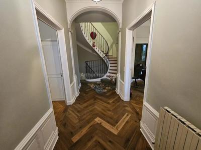 Maison - 315 m² - 10 pièces