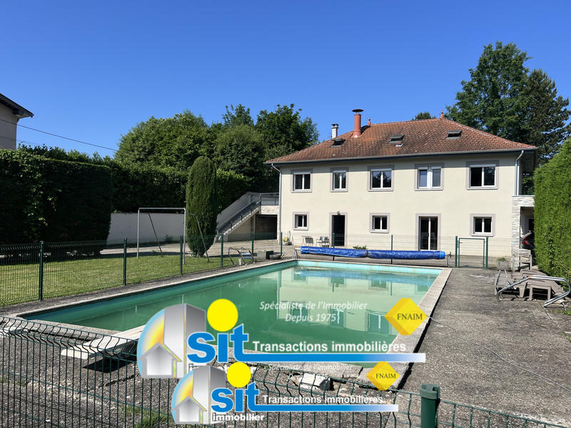 Maison - 270 m² - 9 pièces