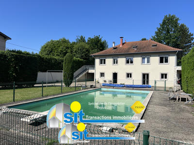 Maison - 270 m² - 9 pièces