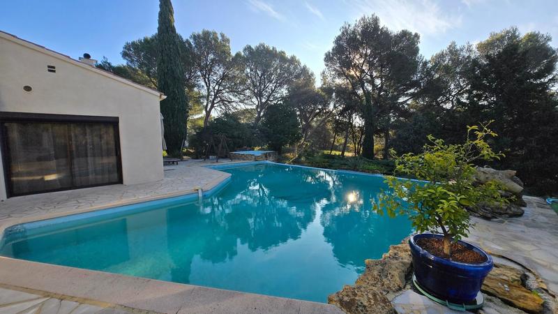 Villa - 203 m² - 11 pièces