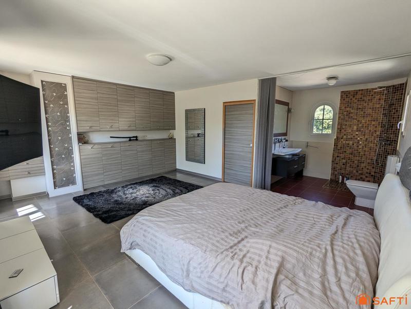 Maison - 327 m² - 7 pièces