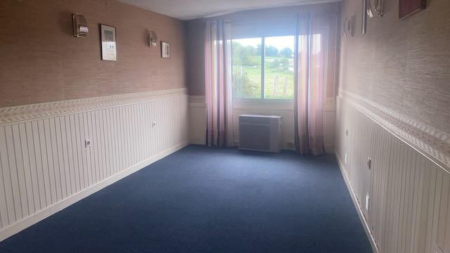 Local commercial - 150 m² - 4 pièces