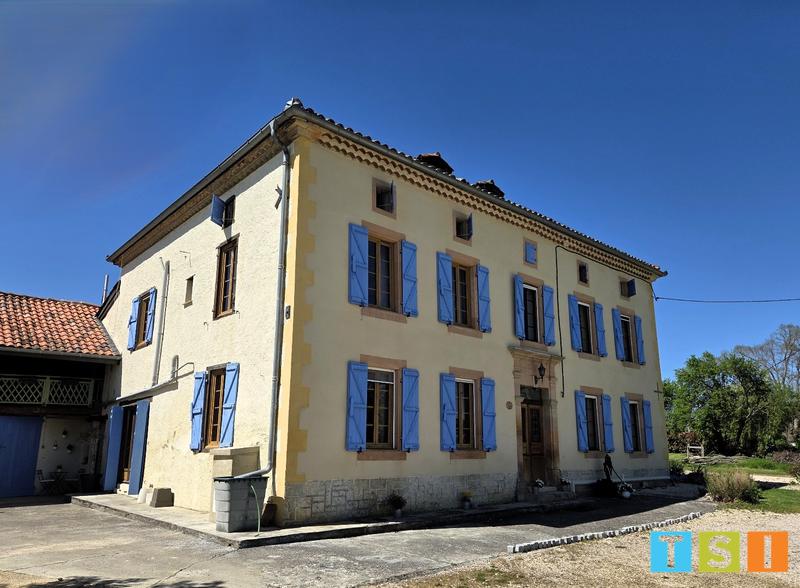 Maison - 230 m² - 7 pièces