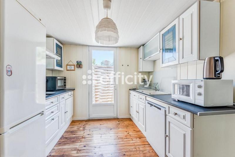 Propriété - 280 m² - 14 pièces