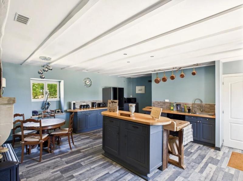 Maison - 234 m² - 10 pièces