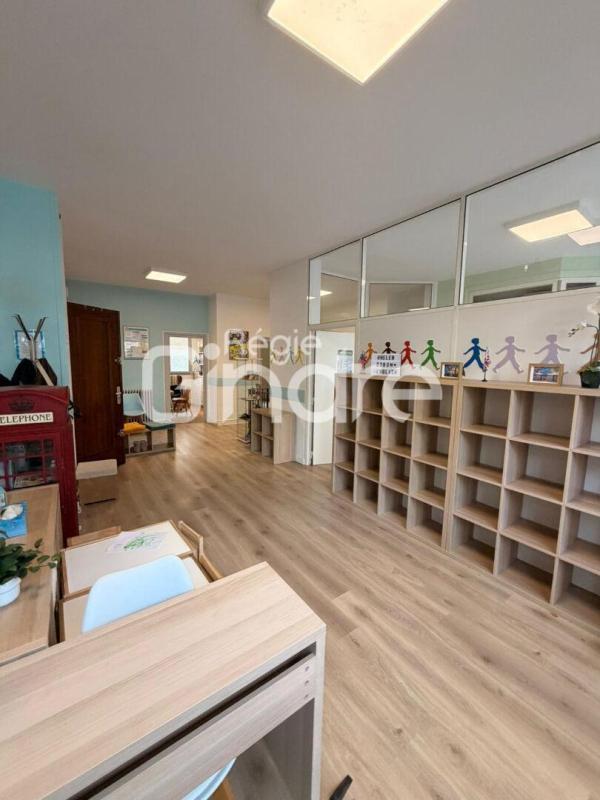 Bureau - 162 m² - 1 pièce