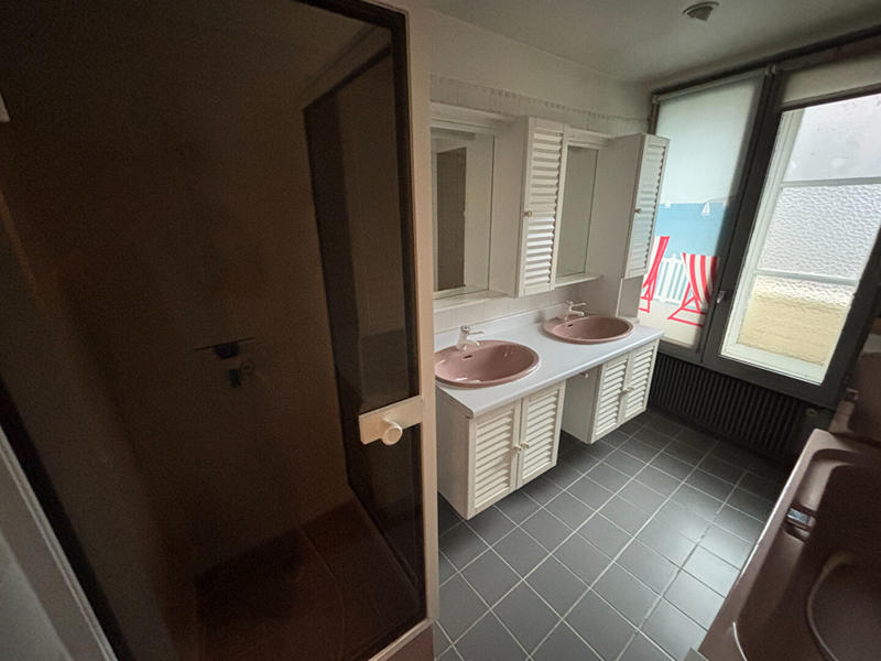 Maison - 255 m² - 9 pièces