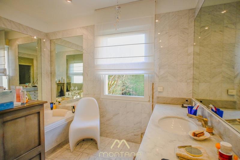 Maison - 213 m² - 7 pièces