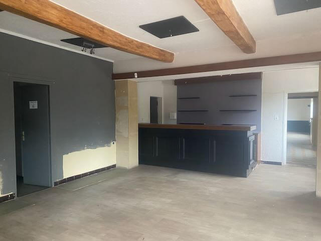 Local commercial - 150 m² - 4 pièces