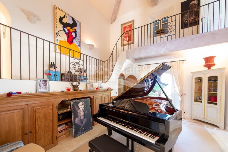 Propriété - 438 m² - 18 pièces