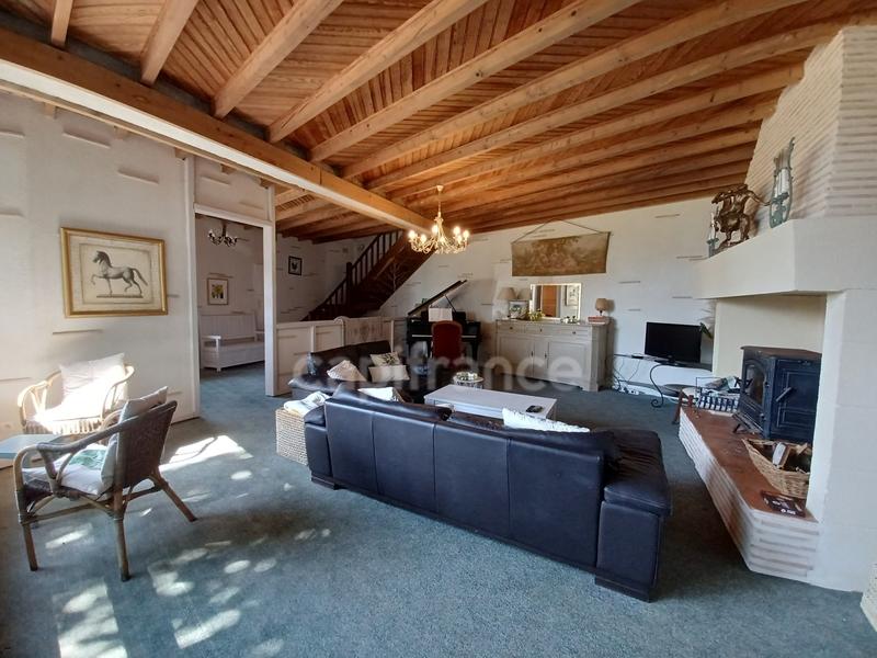 Maison - 370 m² - 11 pièces