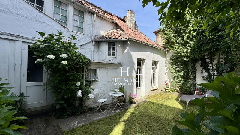 Maison - 240 m² - 8 pièces