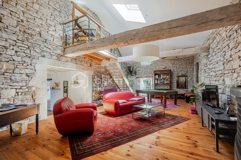 Demeure - 293 m² - 9 pièces