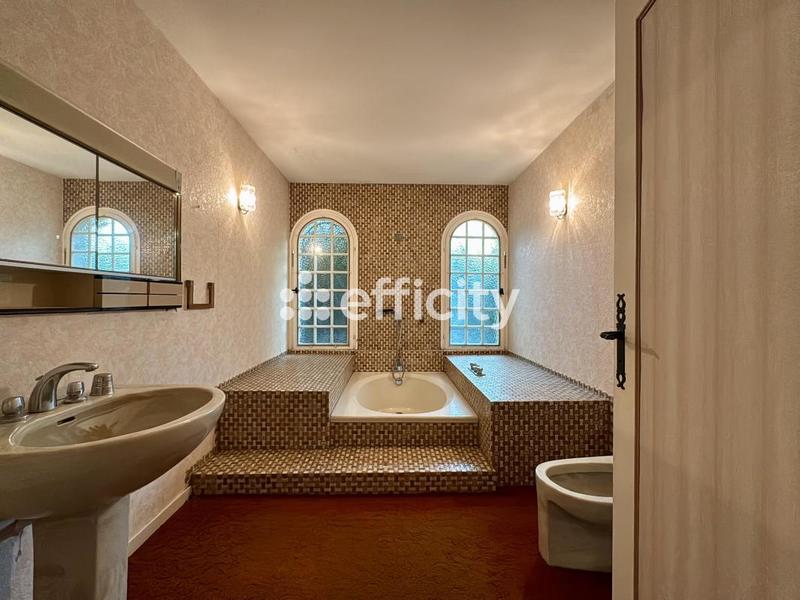 Maison - 183 m² - 5 pièces