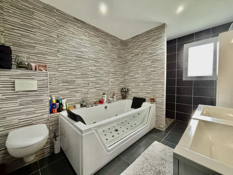 Maison - 106 m² - 6 pièces