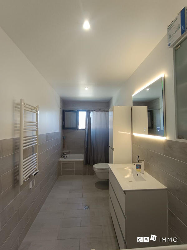 Maison - 95 m² - 4 pièces