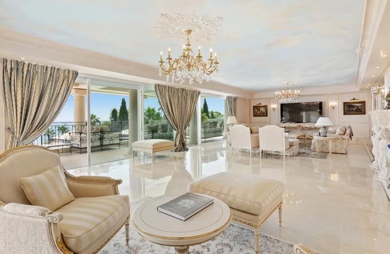 Villa - 1 000 m² - 18 pièces