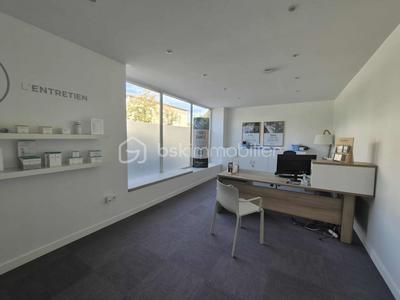 Local commercial - 130 m² - 4 pièces