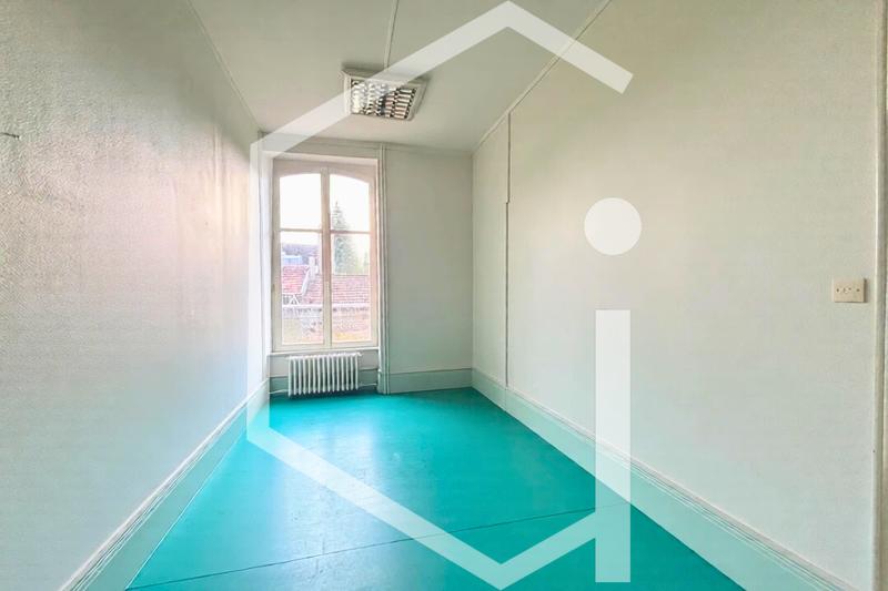 Maison - 325 m² - 18 pièces