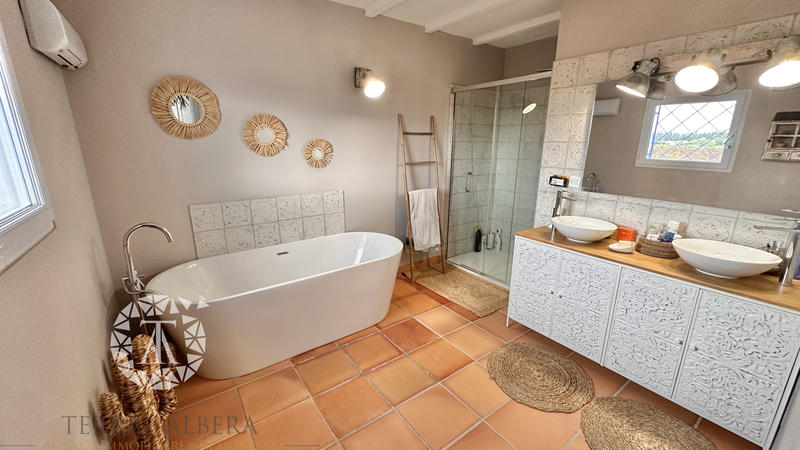 Mas - 298 m² - 5 pièces