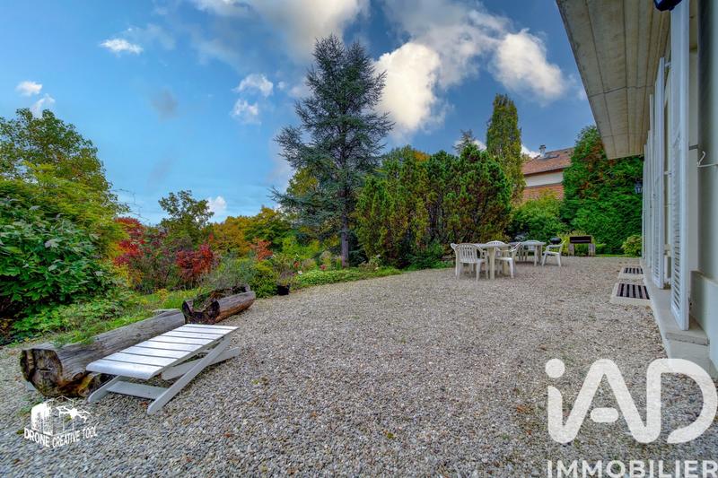 Maison - 239 m² - 7 pièces