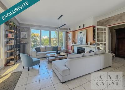 Villa - 253 m² - 9 pièces