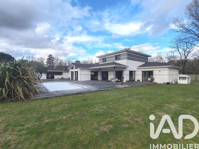 Maison - 187 m² - 6 pièces