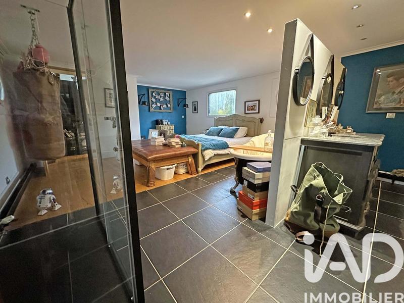 Maison - 250 m² - 6 pièces