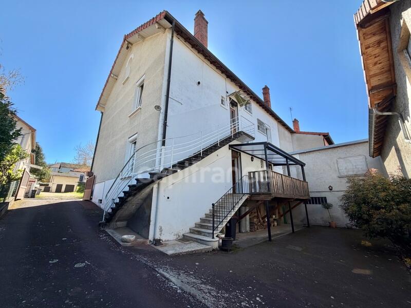 Maison - 220 m² - 9 pièces