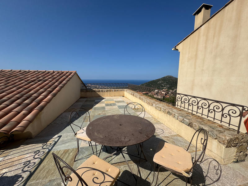 Propriété - 218 m² - 7 pièces