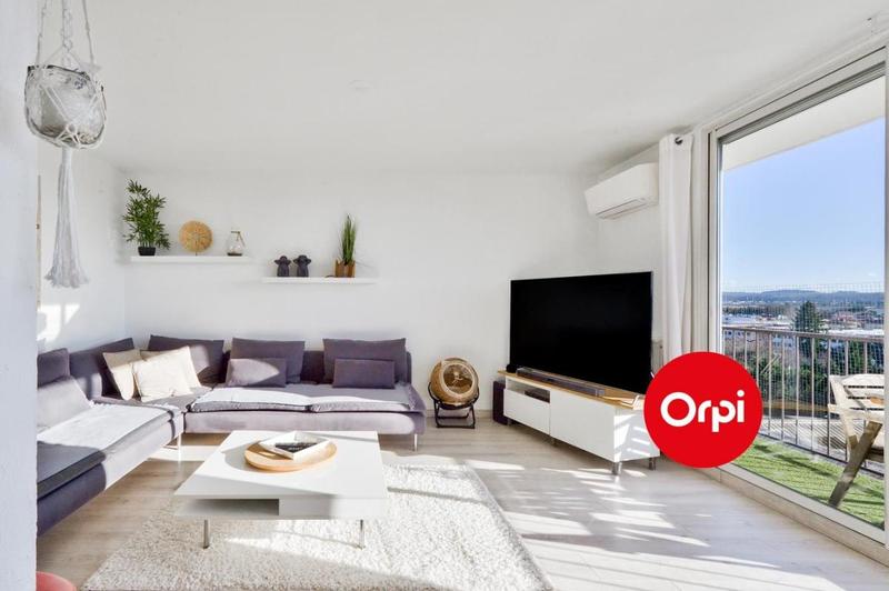 Appartement - 90 m² - 5 pièces