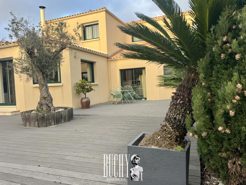 Maison - 202 m² - 7 pièces