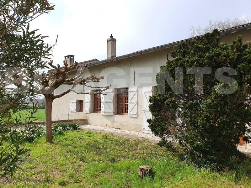 Maison - 228 m² - 7 pièces