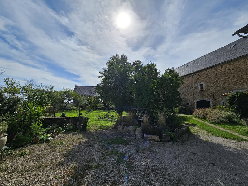 Propriété - 210 m² - 12 pièces