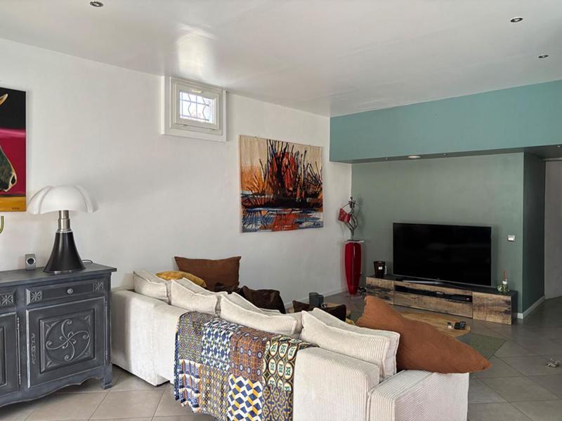 Maison - 295 m² - 9 pièces