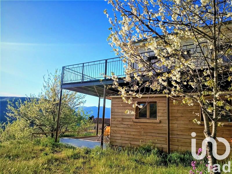 Maison - 180 m² - 6 pièces