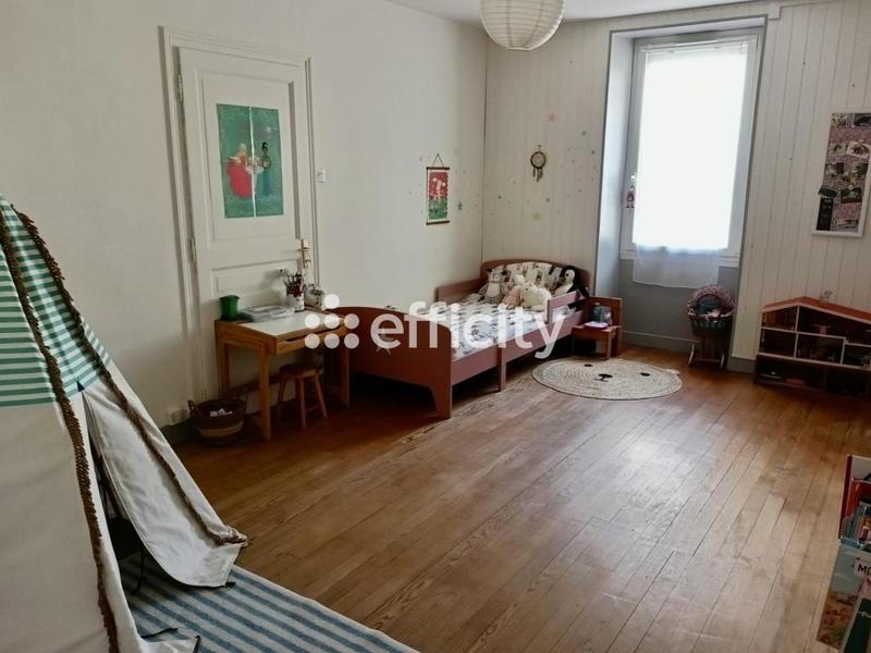 Maison - 210 m² - 9 pièces