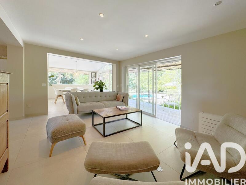 Maison - 250 m² - 8 pièces